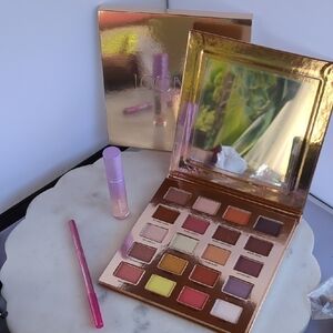 ICONIC London Vibrant Eyeshadow Palette with Gloss and Pencil